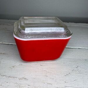 Pyrex Red Vintage Space Saver with Lid Refrigerator Dish w/lid 501C EUC